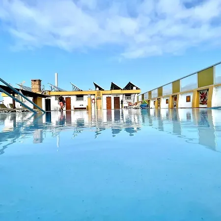 Estudio familiar, Wifi, piscina en la azotea compartida en Puerto de la Cruz Appartamento *