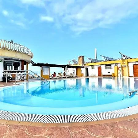 Estudio familiar, Wifi, piscina en la azotea compartida en Puerto de la Cruz *